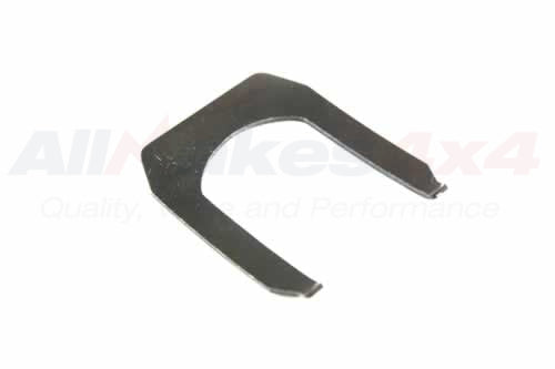 515468 - PLATE - RETAINER - Suitable for Discovery 1, Defender 1983-2006, Range Rover Classic, Series 2 & Series 3 From ALLMAKES