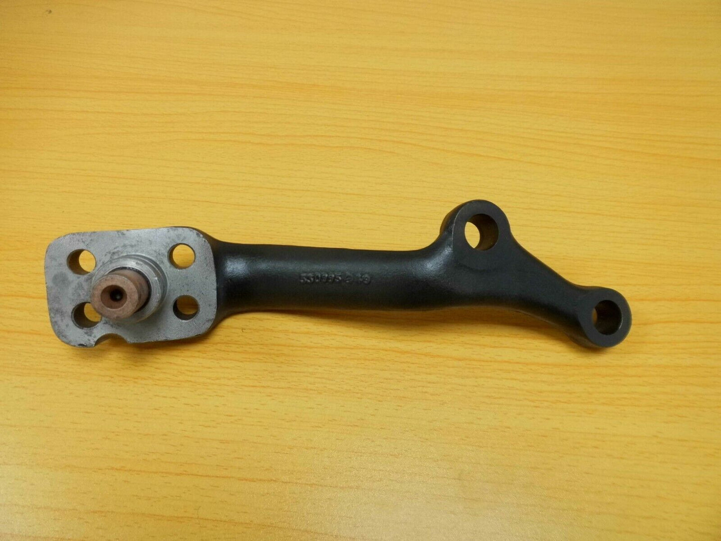 GENUINE LAND ROVER SERIES 2, 2A, 3 LOWER LH SWIVEL PIN & STEERING LEVER 530989