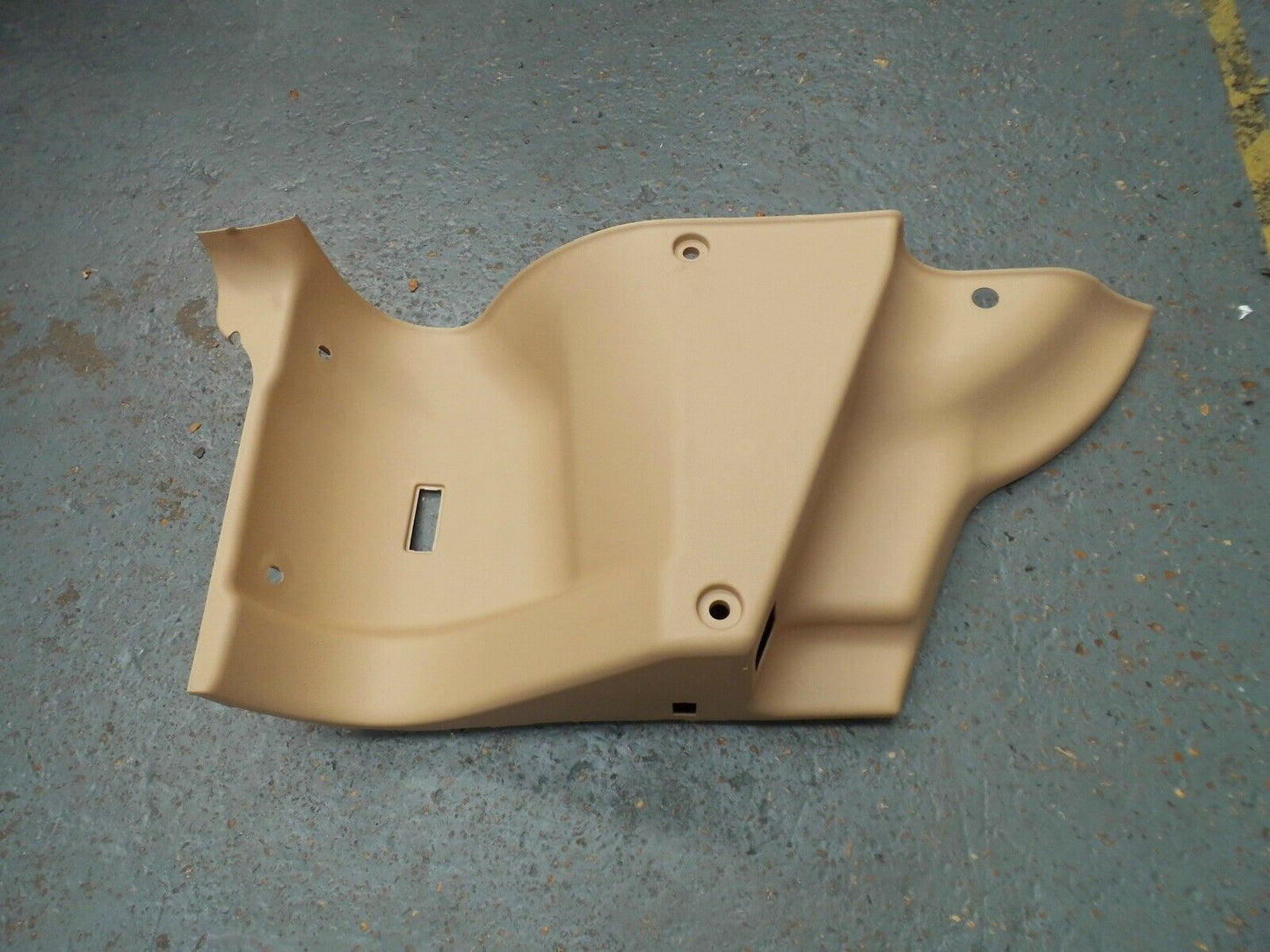 GENUINE LAND ROVER FREELANDER 1 - REAR LOAD SPACE QUARTER TRIM RH ERD000062SMS