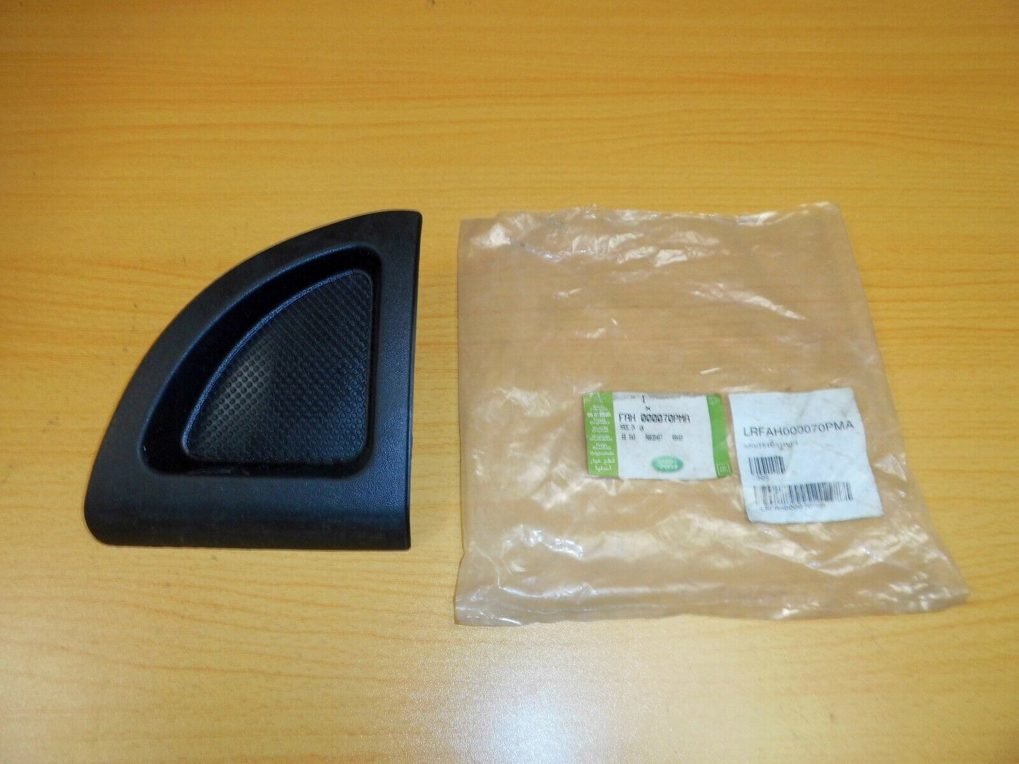 GENUINE LAND ROVER FREELANDER 1 FRONT FACIA MAT - LH BLACK FAH000070PMA