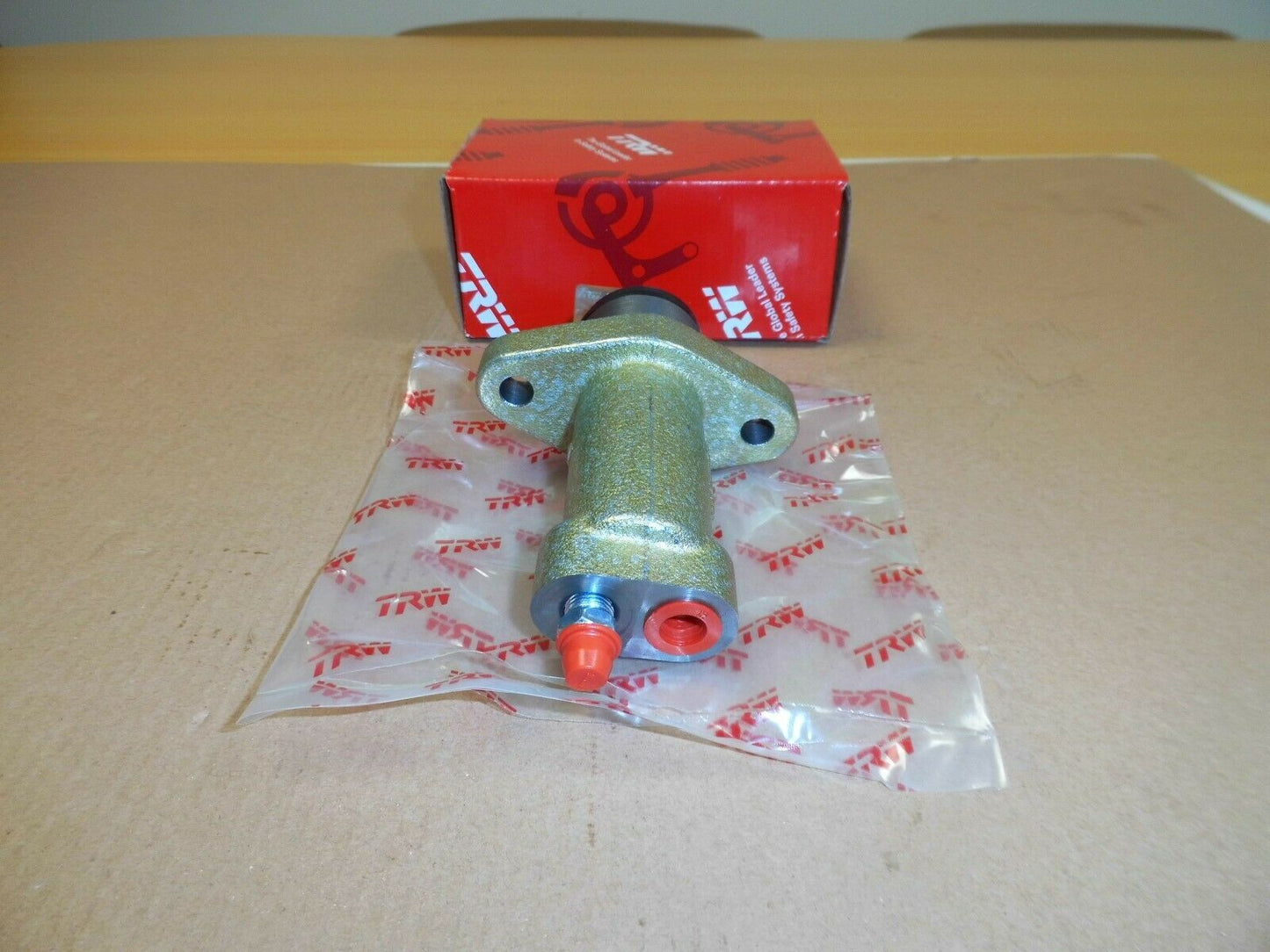 LAND ROVER DEFENDER TD5 / DISCOVERY 2 TD5 CLUTCH SLAVE CYLINDER FTC5202 TRW