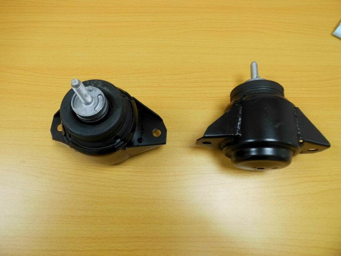 LAND ROVER DISCOVERY 2 TD5, DEFENDER TD5 & PUMA ENGINE MOUNT KKB500750 X2