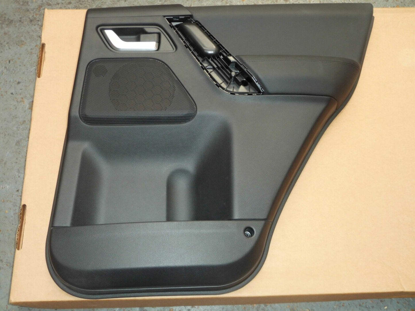 GENUINE LAND ROVER FREELANDER 2 RH REAR DOOR TRIM PANEL LR002388