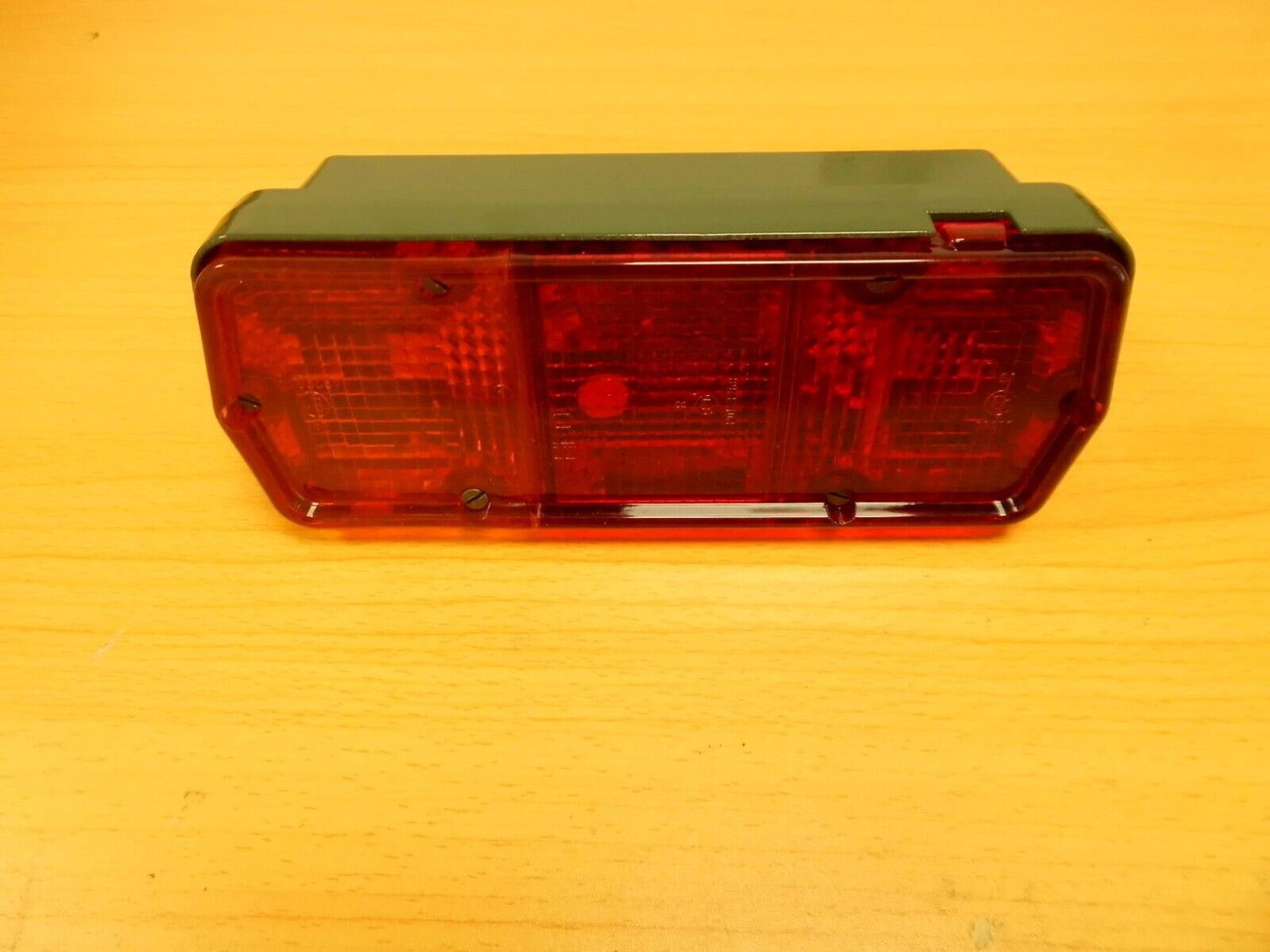 LAND ROVER MILITARY DUTCH ARMY REAR LIGHT CLUSTER PRC1436