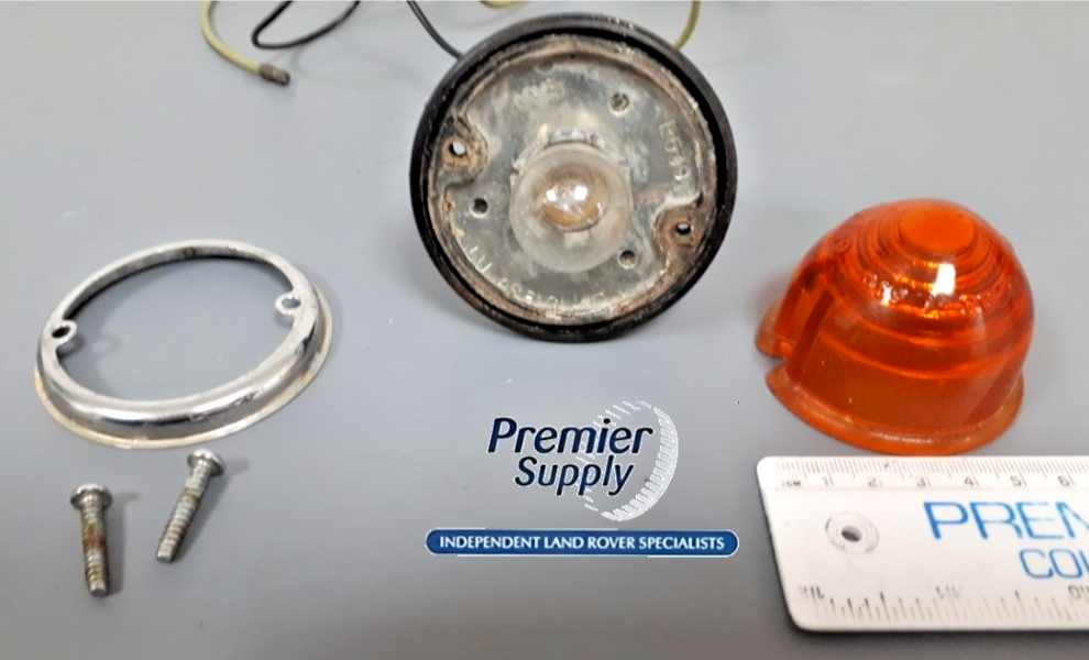 EARLY LAND ROVER SERIES LUCAS TYPE L639 INDICATOR LAMP WITH GLASS LENS 52438