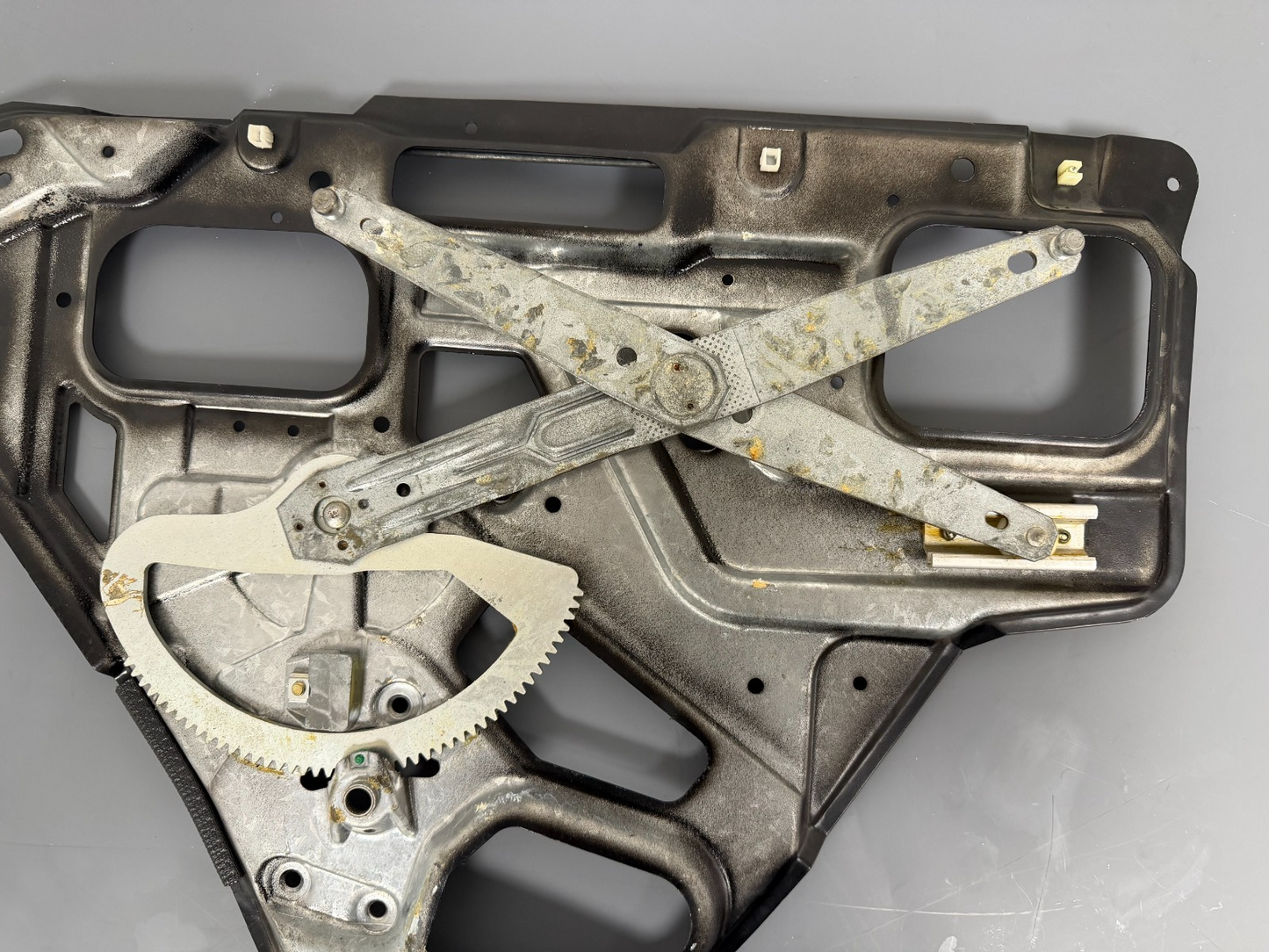 NOS RANGE ROVER P38 REAR RIGHT WINDOW REGULATOR ASR2496