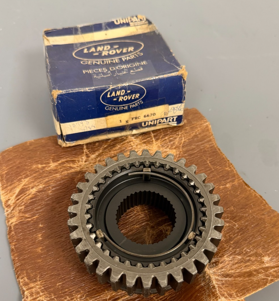 GENUINE 2.5 MANUAL LAND ROVER DEFENDER,RR CLASSIC 1ST,2ND DRIVE GEAR FRC6670