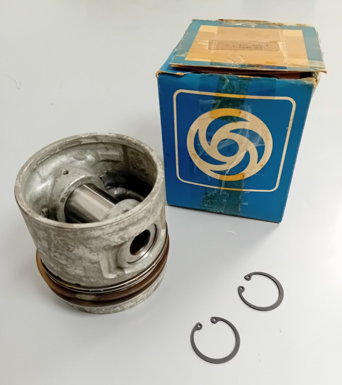 GENUINE NOS LAND ROVER 90 110 DEFENDER 2.5 N/A DIESEL PISTON RTC6442S