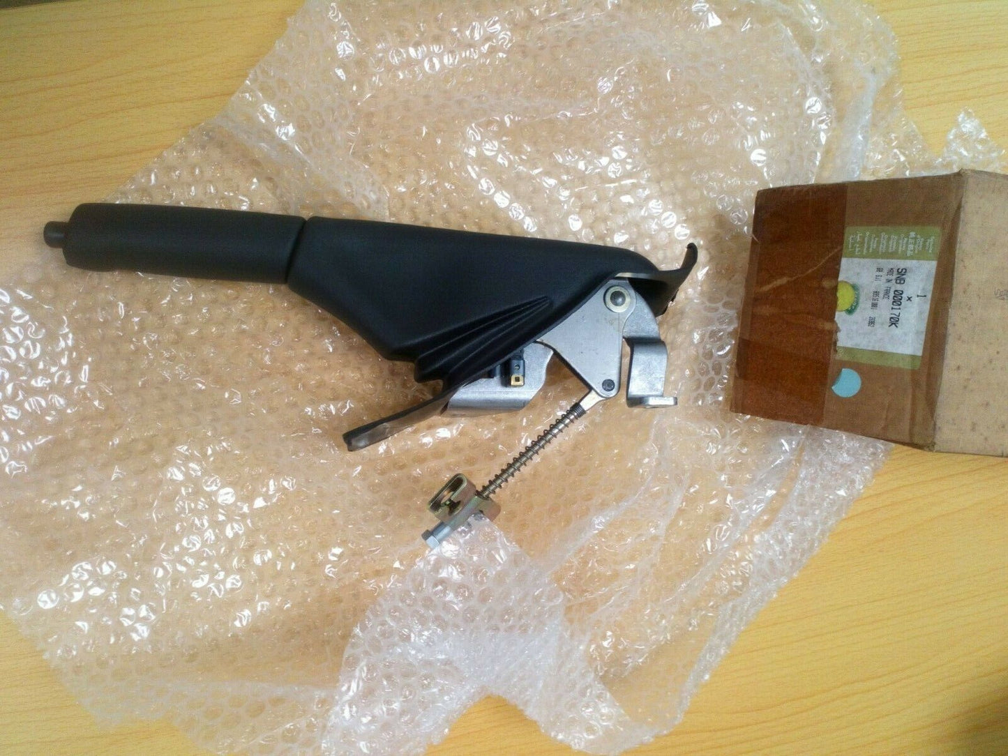 GENUINE LR LEVER ASSEMBLY HANDBRAKE FOR FREELANDER 1 P/N SNB000170