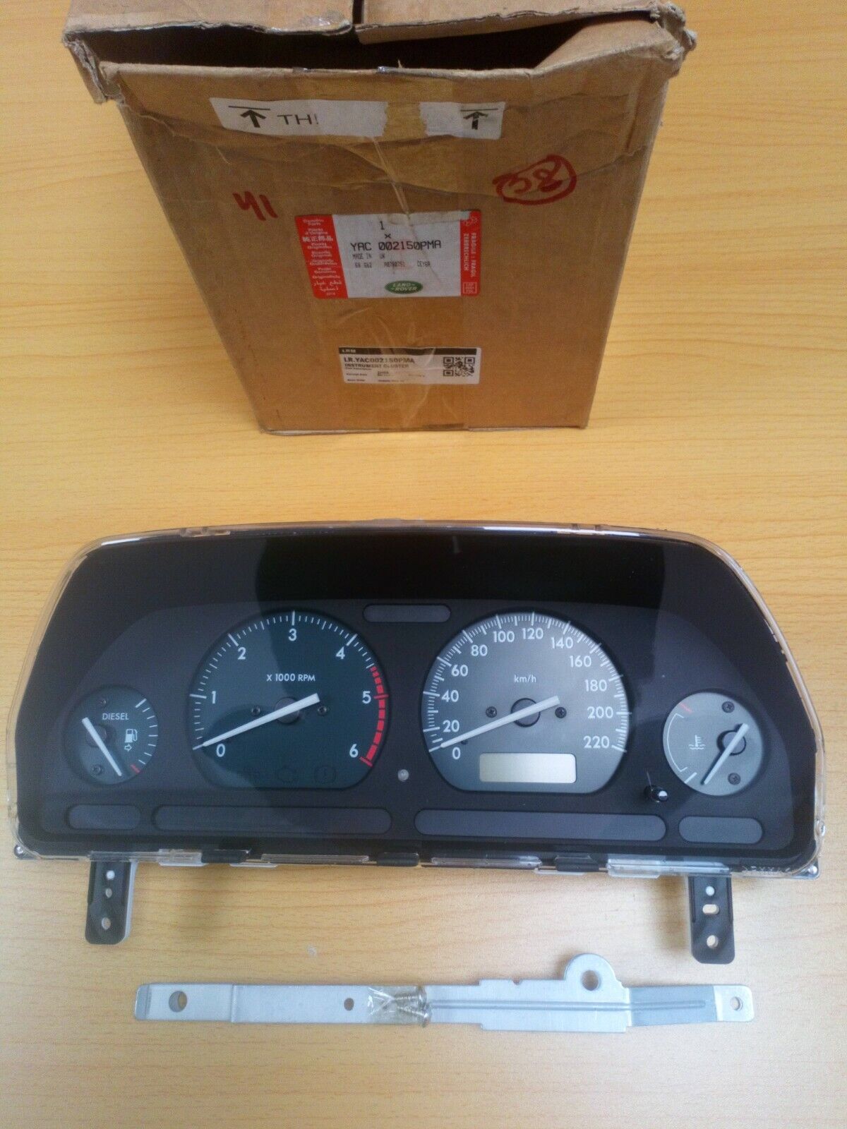 GENUINE LAND ROVER FREELANDER 1 INSTRUMENT CLUSTER WITH KMH SPEEDO YAC002150PMA