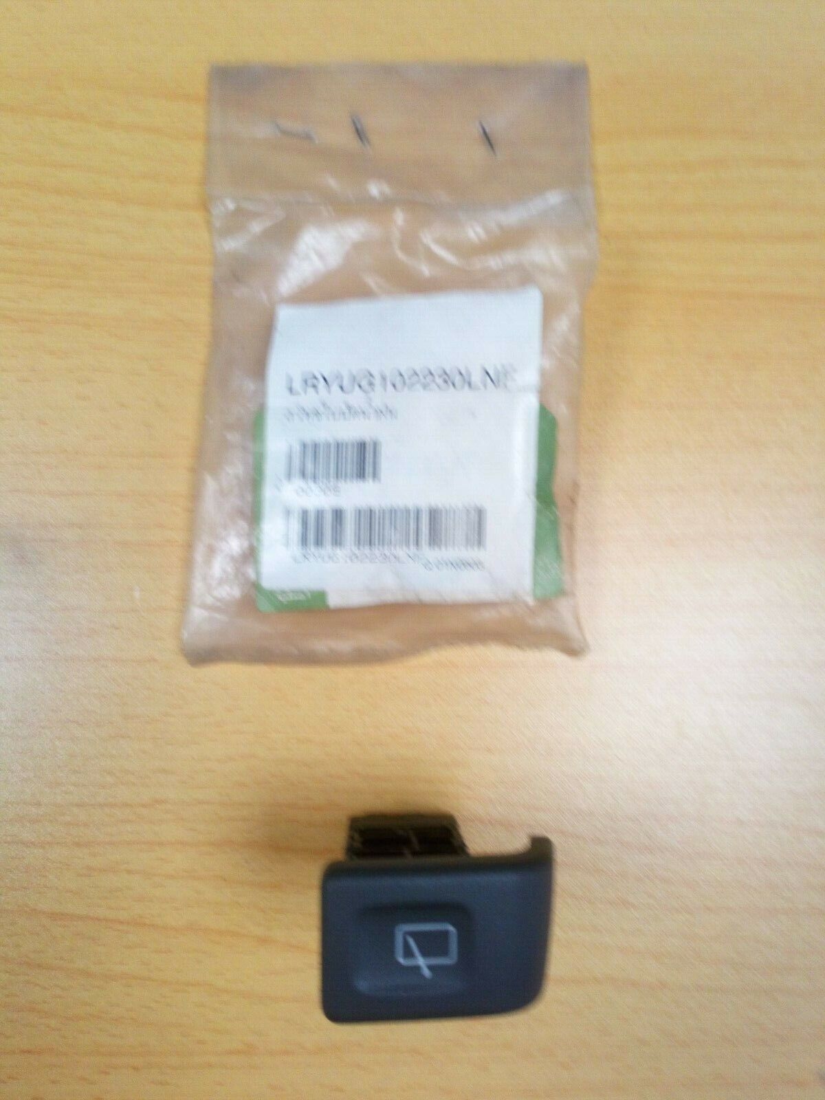 GENUINE LAND ROVER FREELANDER 1 SWITCH REAR WIPE PUSH YUG102230LNF