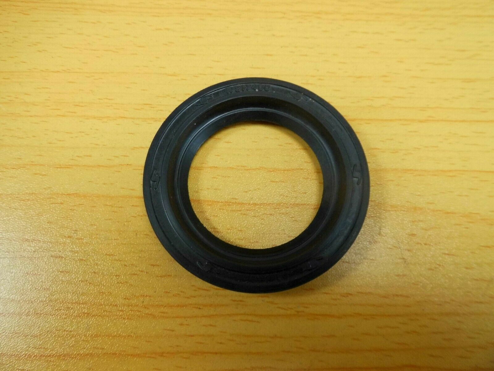 LAND ROVER SERIES FRONT AXLE CASING OIL SEAL 217400