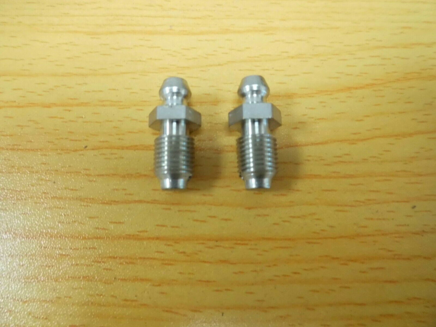 LAND ROVER SERIES 1 WITH 10" BRAKES WHEEL CYLINDER BLEED SCREW 248909 X 2