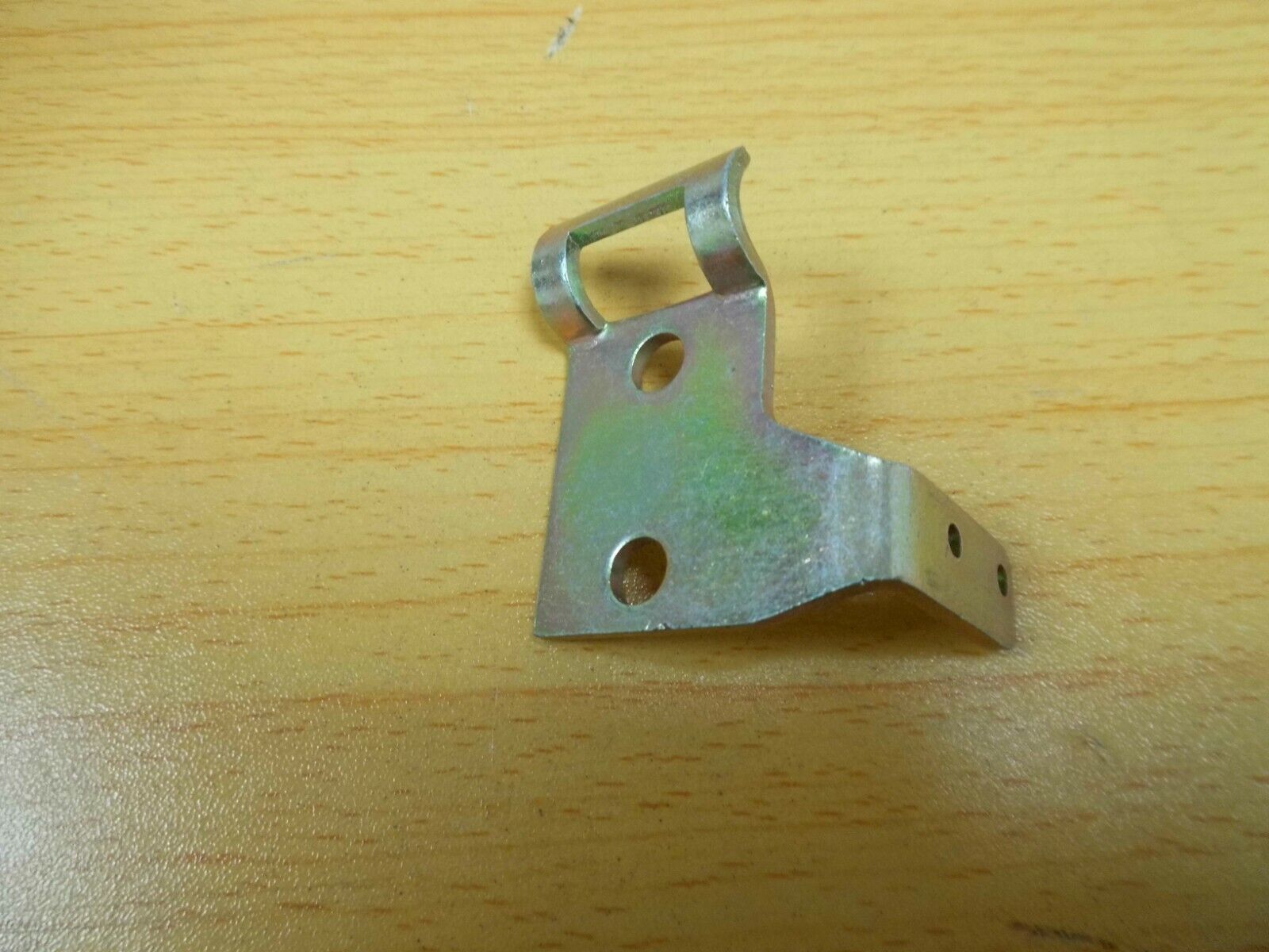 LAND ROVER SERIES 1, 2,2A,3  BRACKET FOR REVERSE STOP HINGE ASSEMBLY 502205