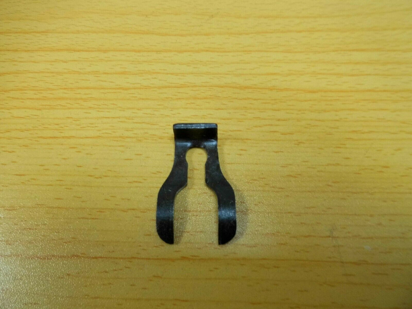 LAND ROVER DEFENDER, DISCOVERY 1, RR CLASSIC OIL SEAL RETAINING PLATE 533765