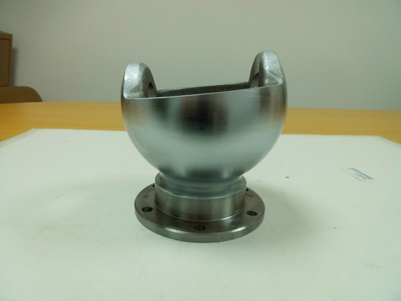 LAND ROVER SERIES 1, 2, 2A, 3 FRONT SWIVEL HOUSING  539741