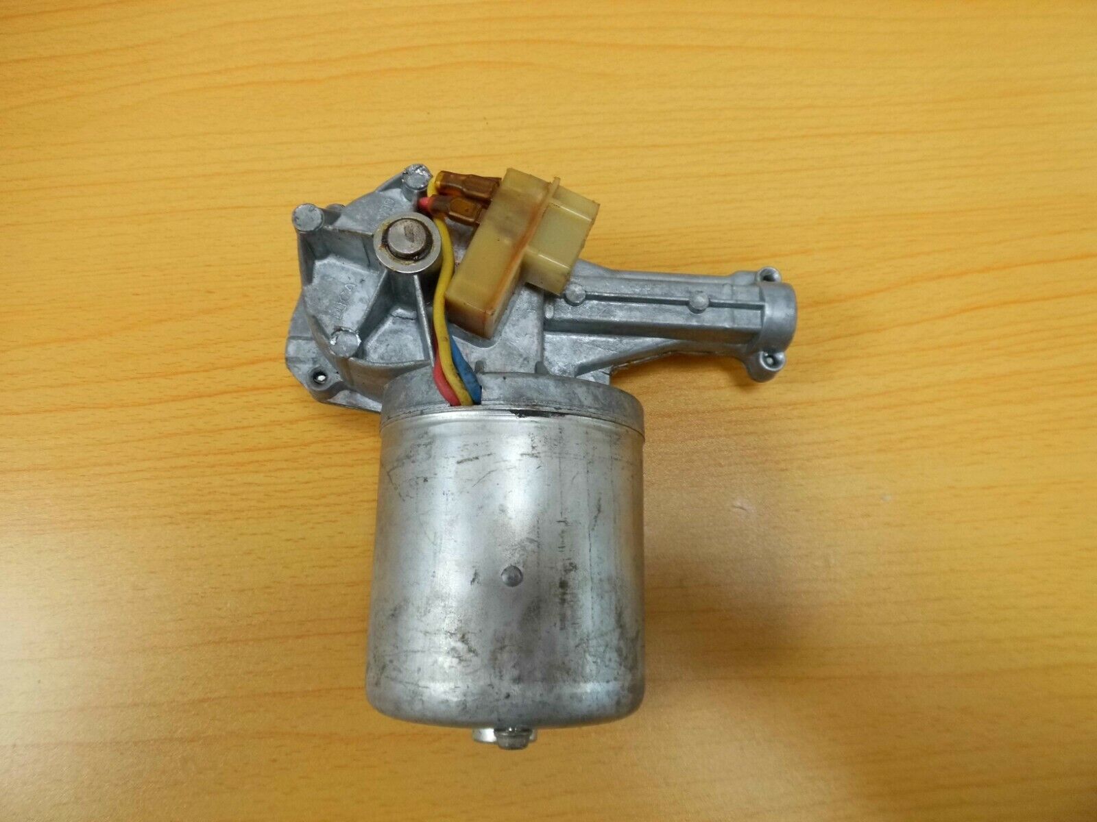 LAND ROVER SERIES 3 -  LUCAS BRAND 24 VOLT WIPER MOTOR AAU1416