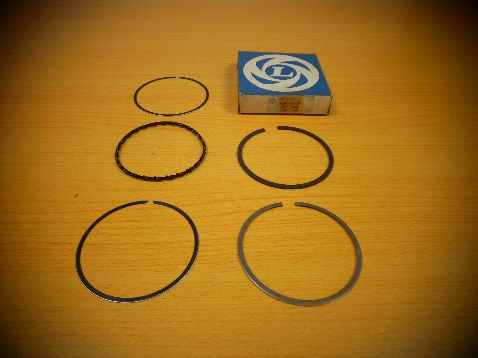 V8 PISTON RING SET FOR ONE PISTON BHM1171/20