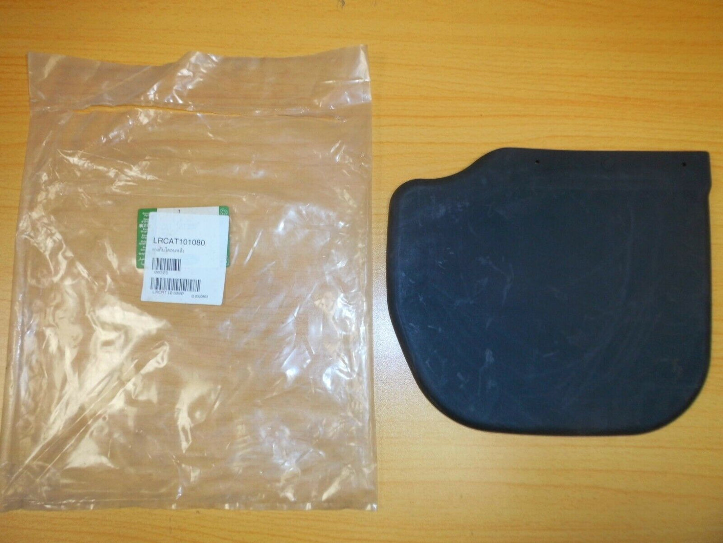 GENUINE LAND ROVER DISCOVERY 2 RIGHT HAND SPLASH SHIELD CAT101080