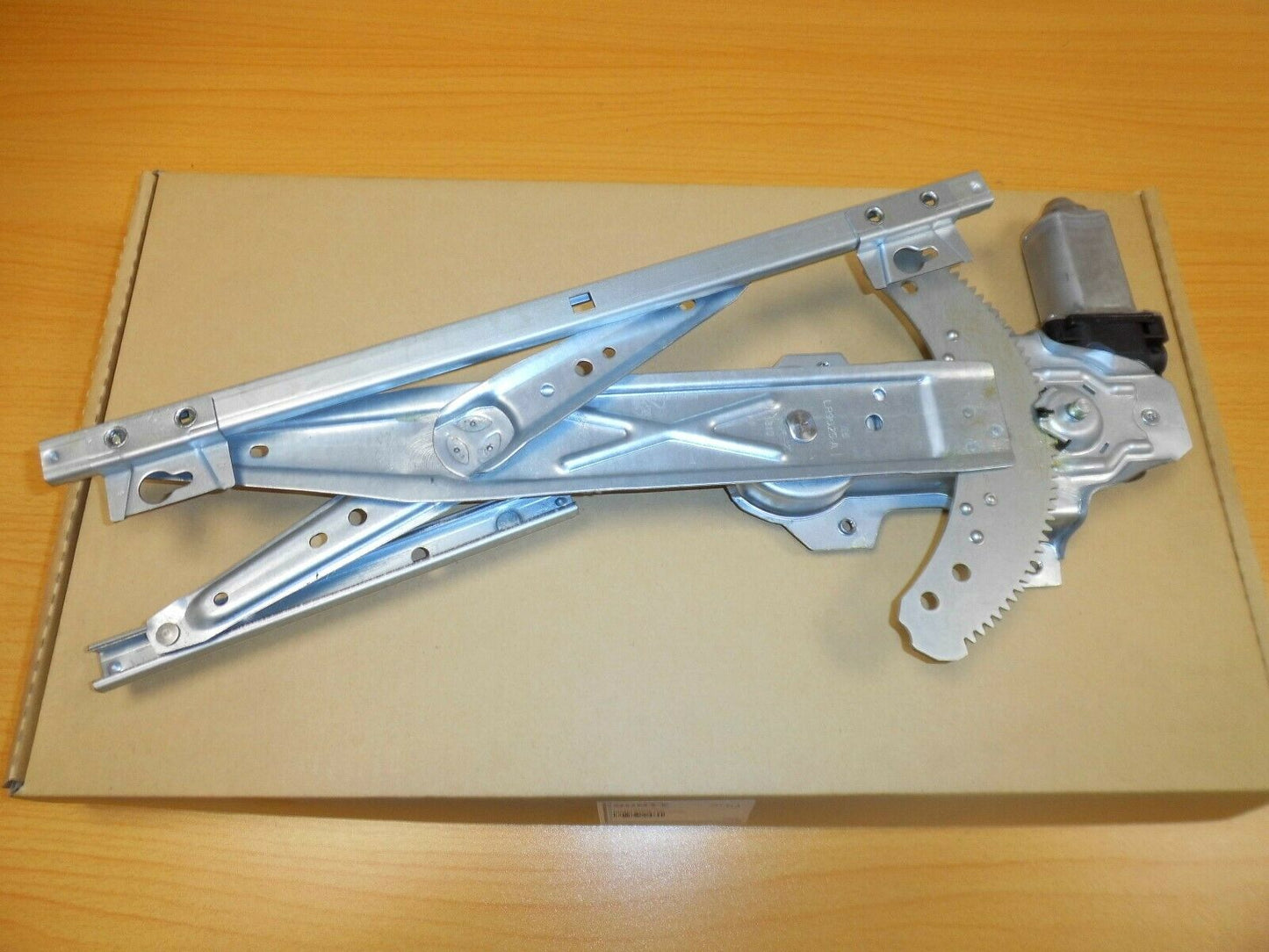 LAND ROVER DEFENDER FRONT LH ELECTRIC WINDOW REGULATOR & MOTOR CUH000092