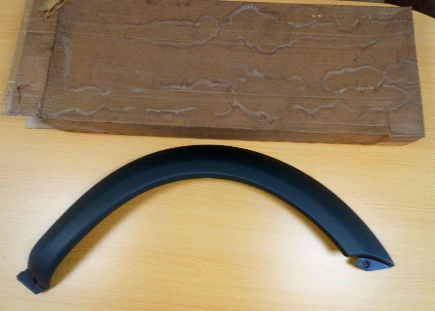 GENUINE LAND ROVER FREELANDER 1 FRONT WHEEL ARCH RIGHT HAND DGP101001LDA