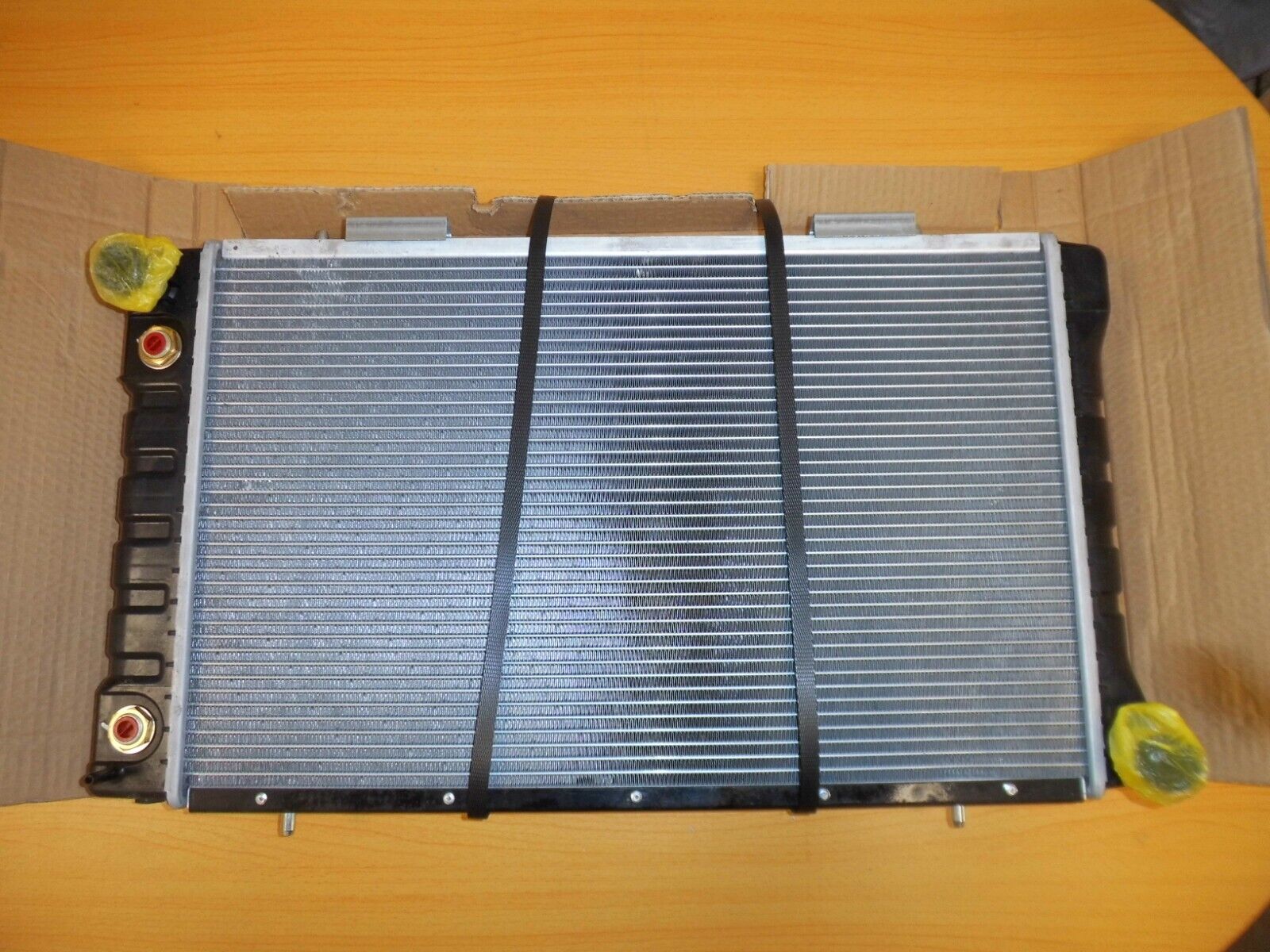 LAND ROVER RADIATOR DEFENDER 1987-2006 PART ESR3684