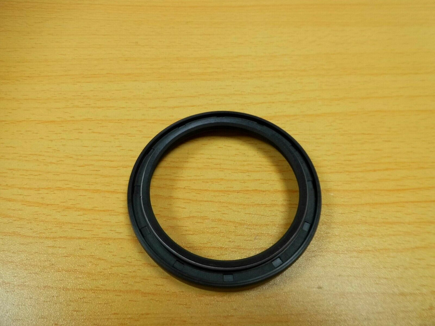LAND ROVER DEFENDER, R/R CLASSIC, DISCOVERY 1 OUTER  HUB OIL SEAL FRC8222