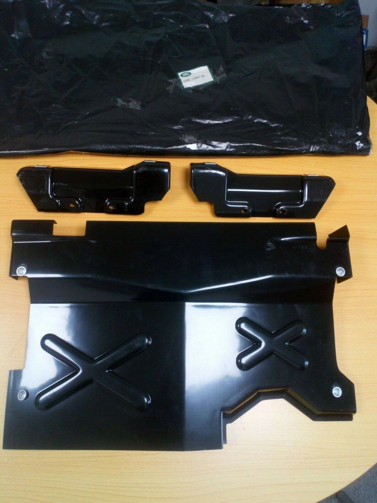 GENUINE RANGE ROVER P38 ENGINE UNDERTRAY PROTECTING SHIELD KRB100770