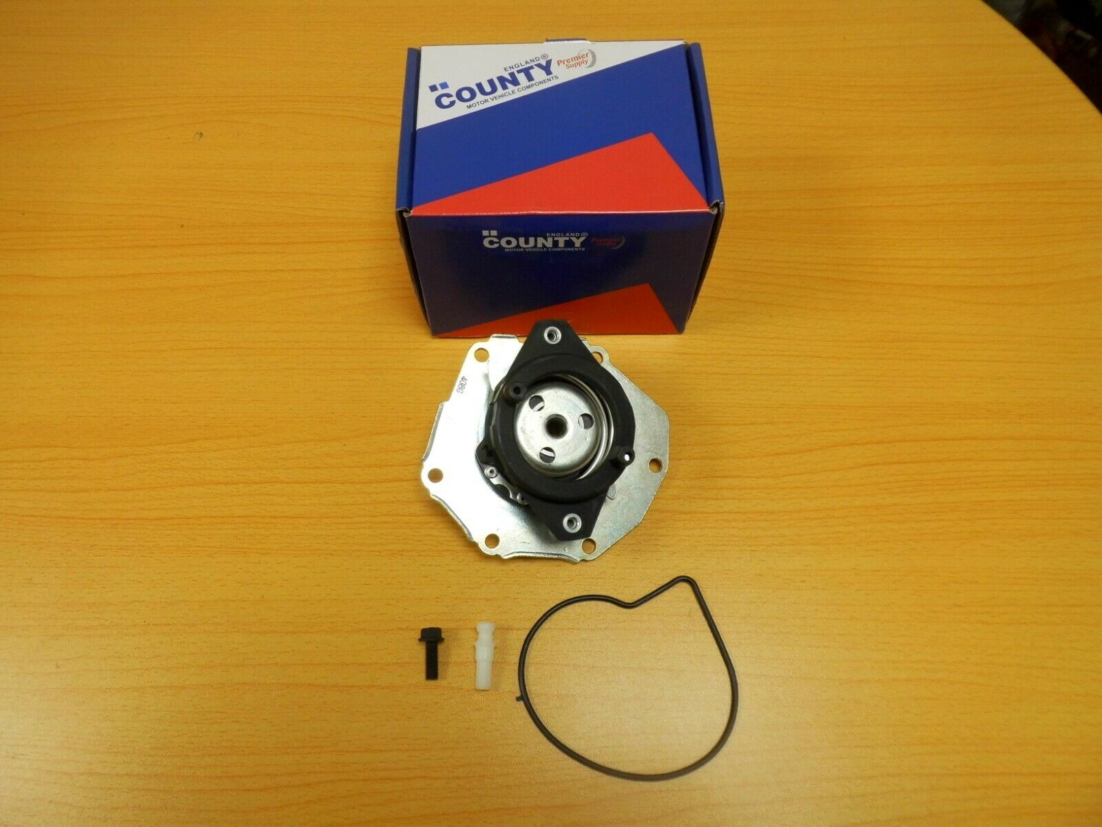 LAND ROVER FREELANDER 2 - 3.2L 6 CYL  PETROL WATER PUMP LR006861