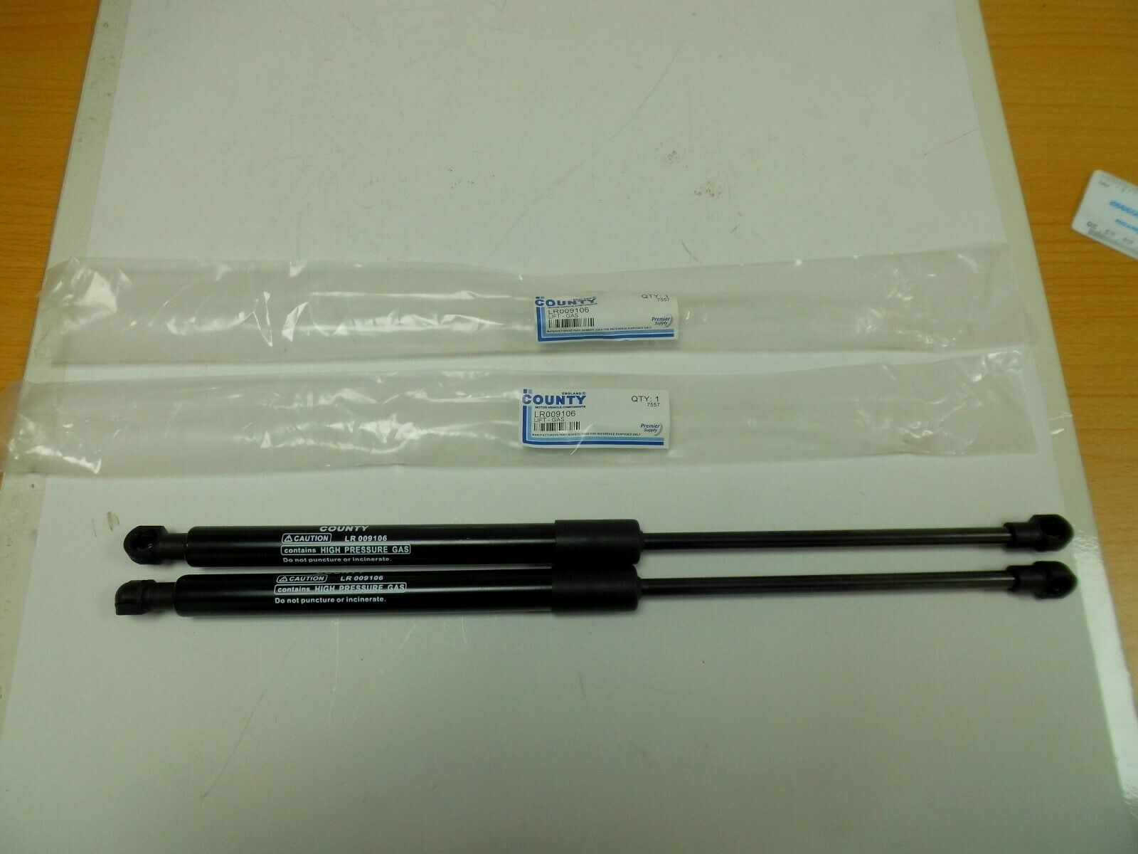 LR009106 X 2 LAND ROVER DISCOVERY 3 & 4 / RR SPORT GAS STRUT FOR BONNET