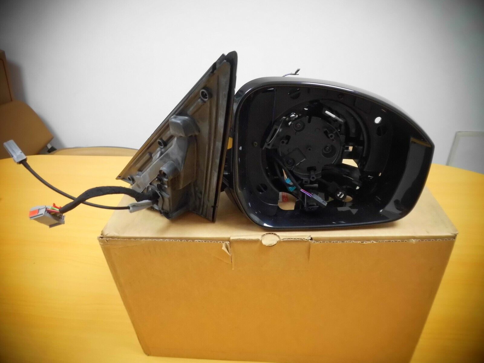 GENUINE RANGE ROVER L405 Left hand drive only RIGHT HAND DOOR MIRROR LR064723