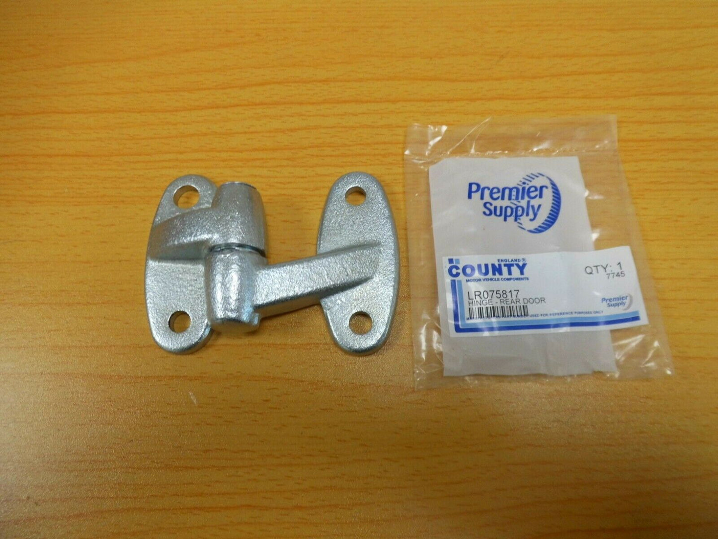 LR075817 LAND ROVER DEFENDER REAR SAFARI DOOR MIDDLE OR LOWER HINGE