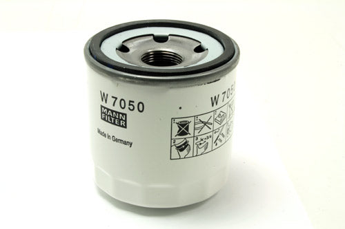 LR104384 - OIL FILTER - TD4 2.2 DIESEL - Suitable for Defender 2007 Onwards From MANN AND HUMMEL