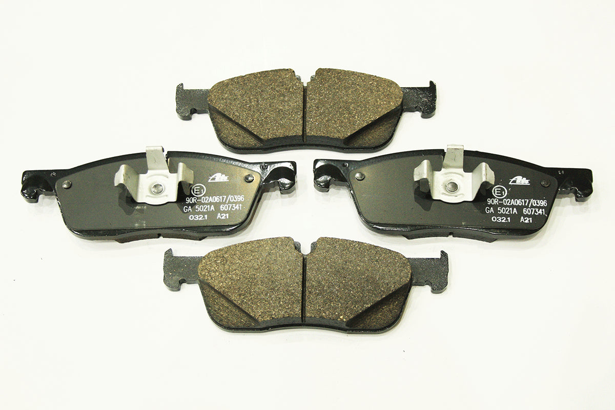 LR160438A - BRAKE PAD SET-FRONT (17INCH) L560 From PR2 ATE