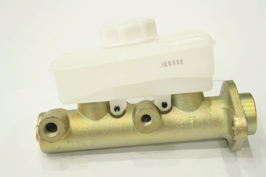 NRC8690 - BRAKE MASTER CYLINDER - LESS ABS - Suitable for Defender 90 83-06 From ALLMAKES