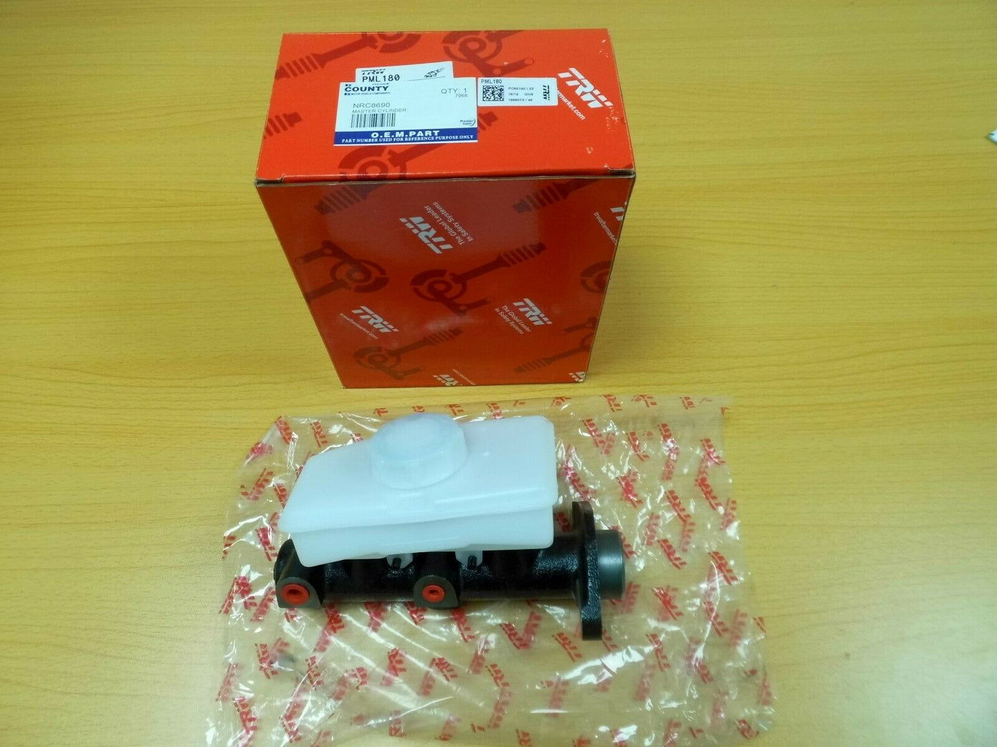 EARLY LAND ROVER DEFENDER 110 BRAKE MASTER CYLINDER NRC8690  OEM TRW