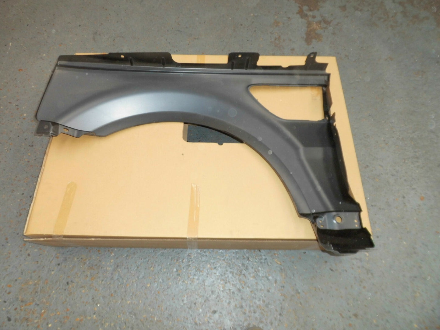 RANGE ROVER SPORT L320 - 2010 to 2013 RIGHT HAND FRONT WING FENDER LR015036