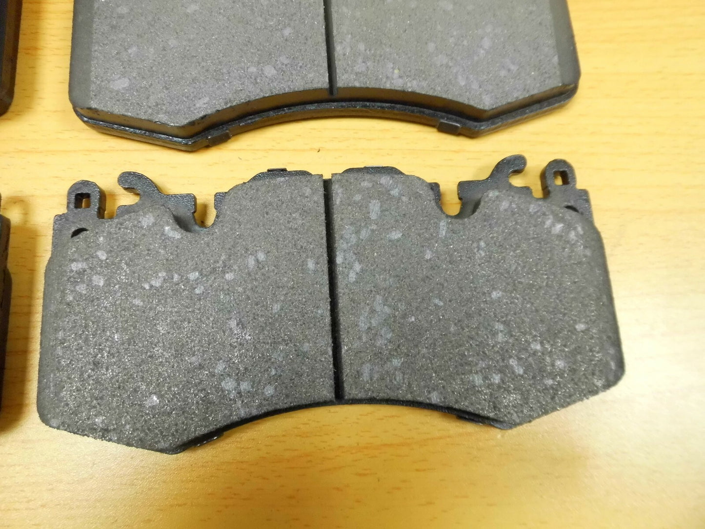 CERAMIC FRONT BRAKE PADS RANGE ROVER & SPORT with BREMBO 6 POT CALIPER LR114004
