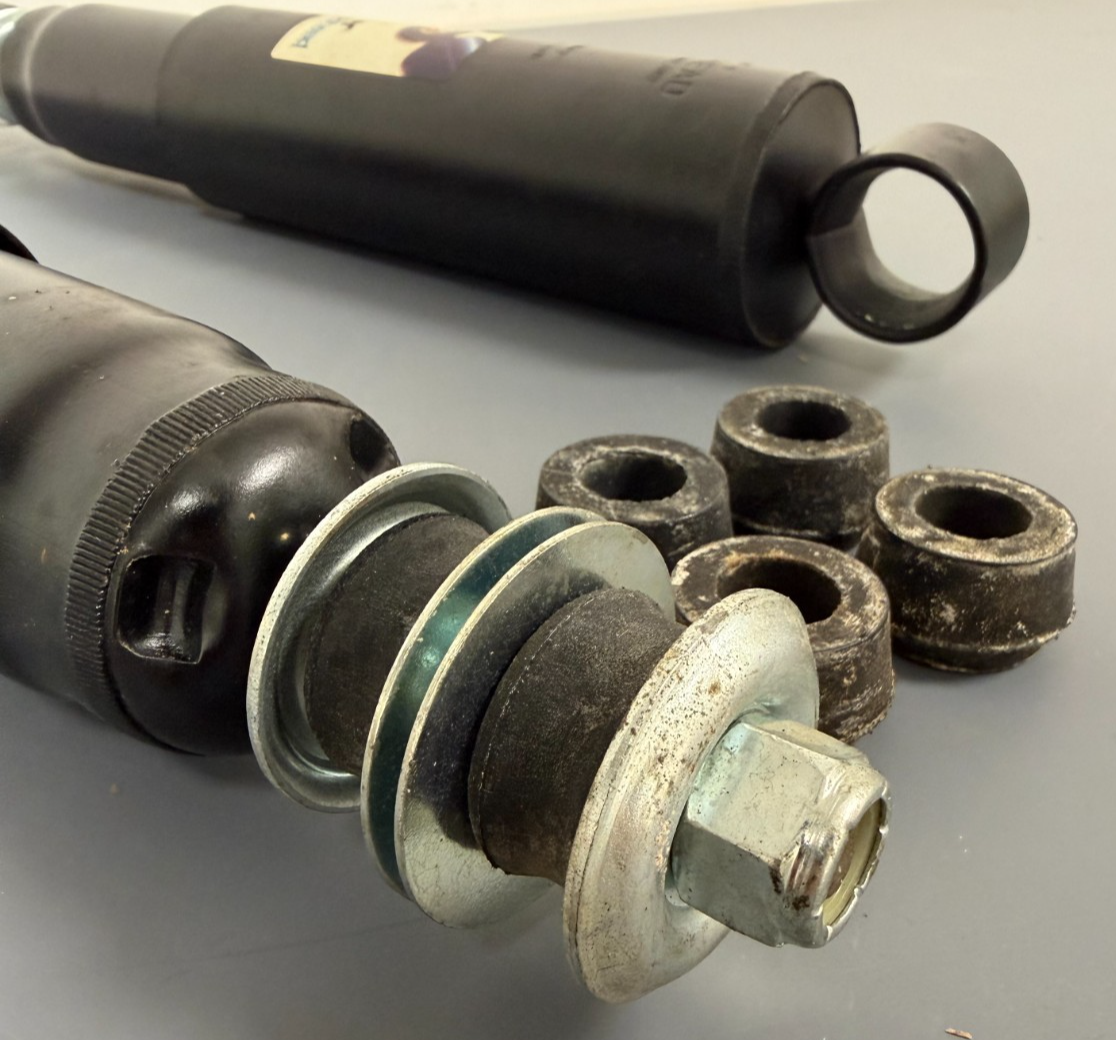 2 X WOOD HEAD LAND ROVER SERIES 2 & 3 REAR 1 TON SHOCK ABSORBER 109 RTC4233