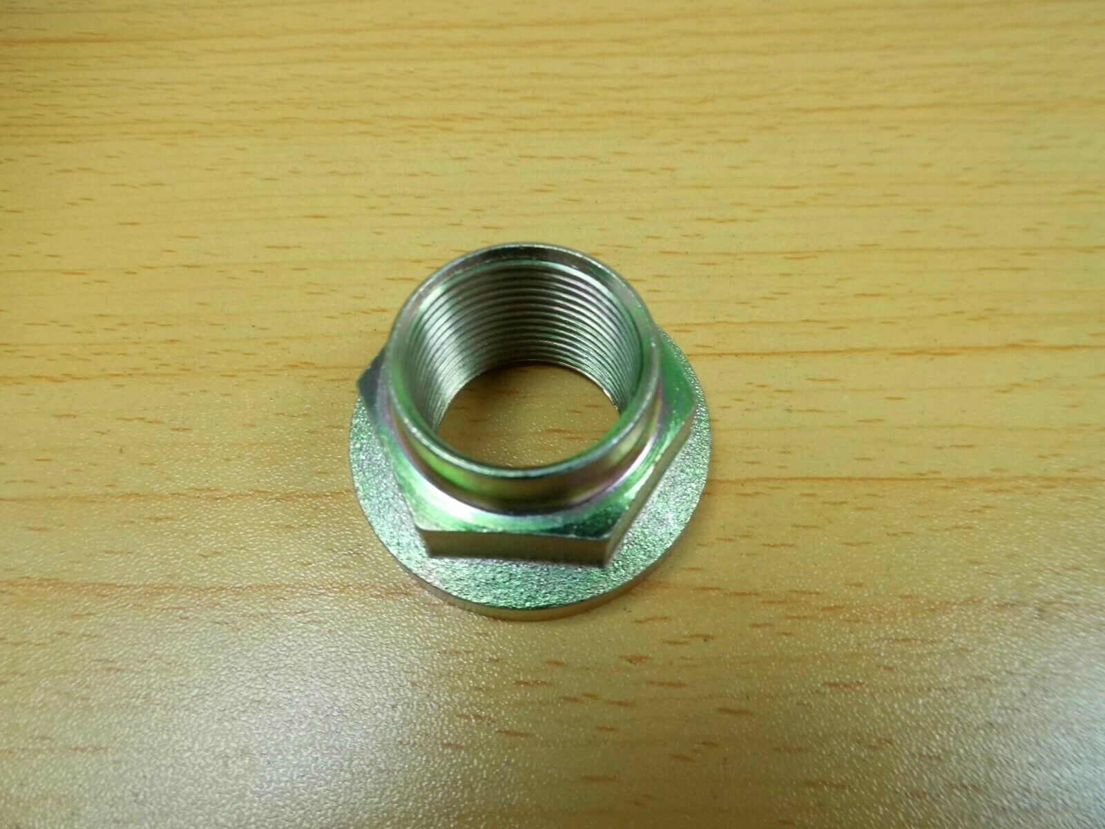 LAND ROVER DISCOVERY 3 / 4 & R/R SPORT HUB NUT (M24 X 1.5MM) RFD500020