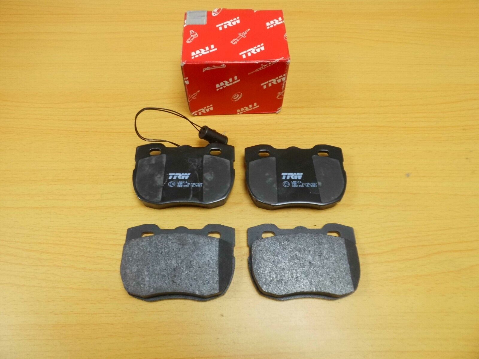 TRW LAND ROVER DISCOVERY 1, RANGE ROVER CLASSIC FRONT BRAKE PADS SFP500180