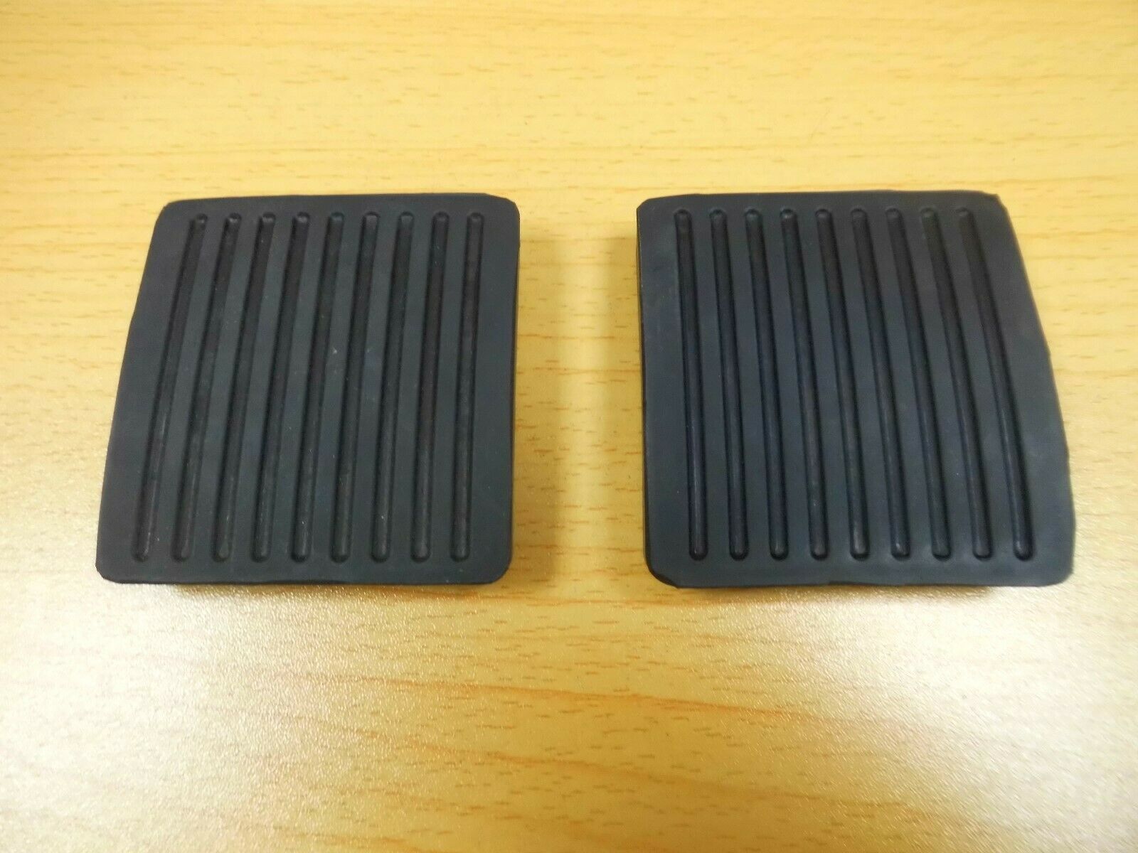 LAND ROVER DEFENDER CLUTCH & BRAKE PEDAL RUBBER KIT SKE500060 X 2