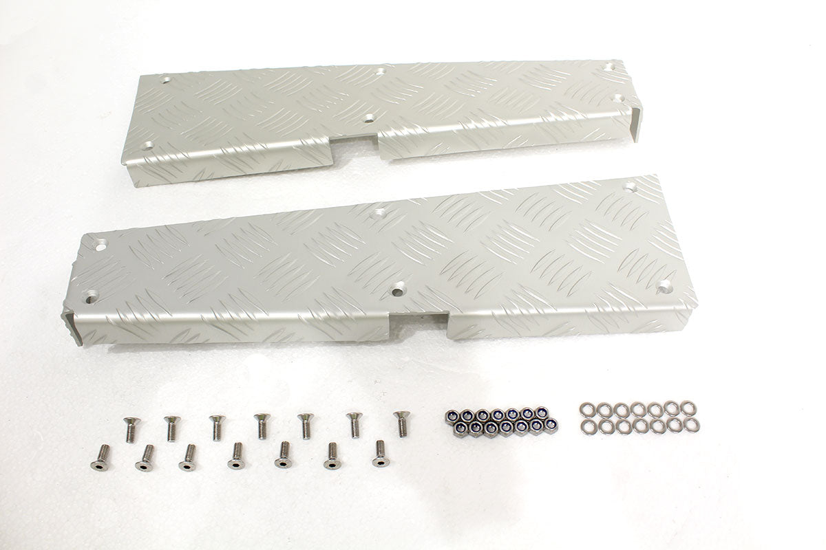 TF8204 - Silver rear corner chequer plates for 110 Defenders early style