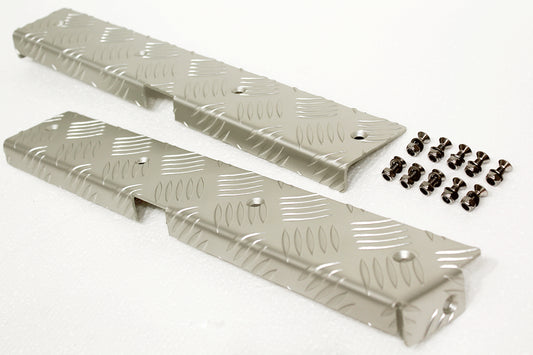 TF8208 - Black rear corner chequer plates for 110 Defenders later style