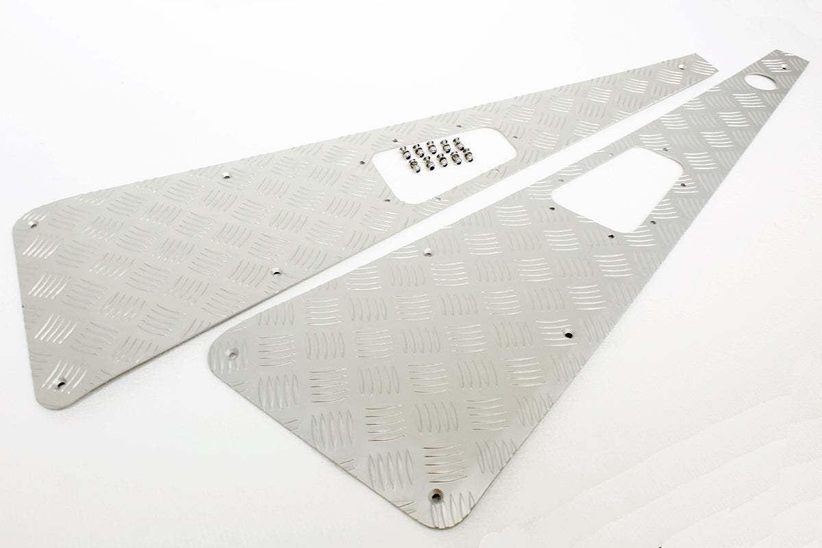 TF8225 - Silver chequer plate wing tops LH aerial hole Pre 2007 Defenders