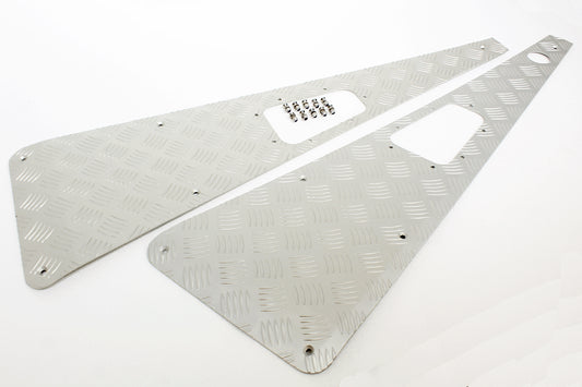 TF8225 - Silver chequer plate wing tops LH aerial hole Pre 2007 Defenders
