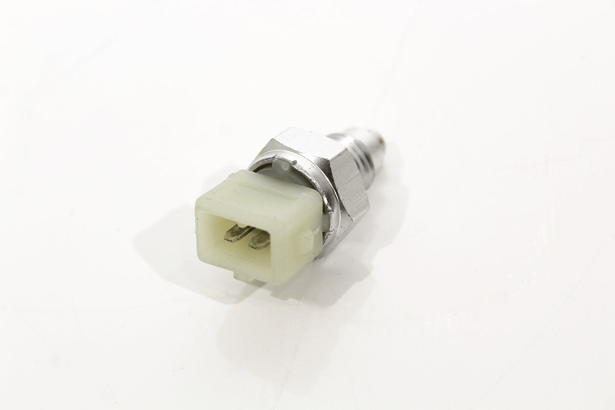 XR837704-R - SWITCH-REVERSE LIGHT 2.7D X200 From PR2 AUTOTEC
