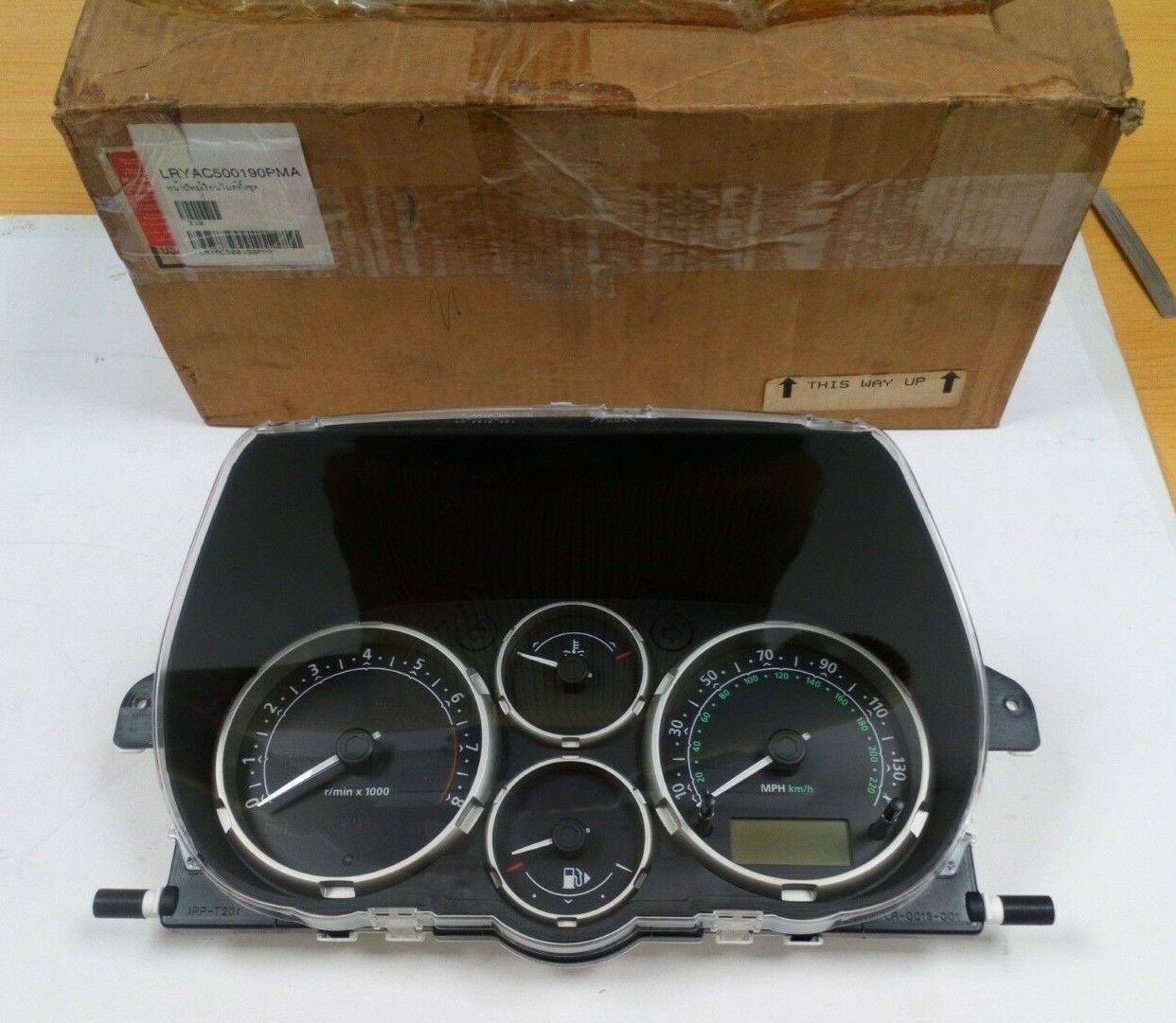 NOS GENUINE LAND ROVER FREELANDER 1 INSTRUMENT PANEL / CLUSTER YAC500190PMA