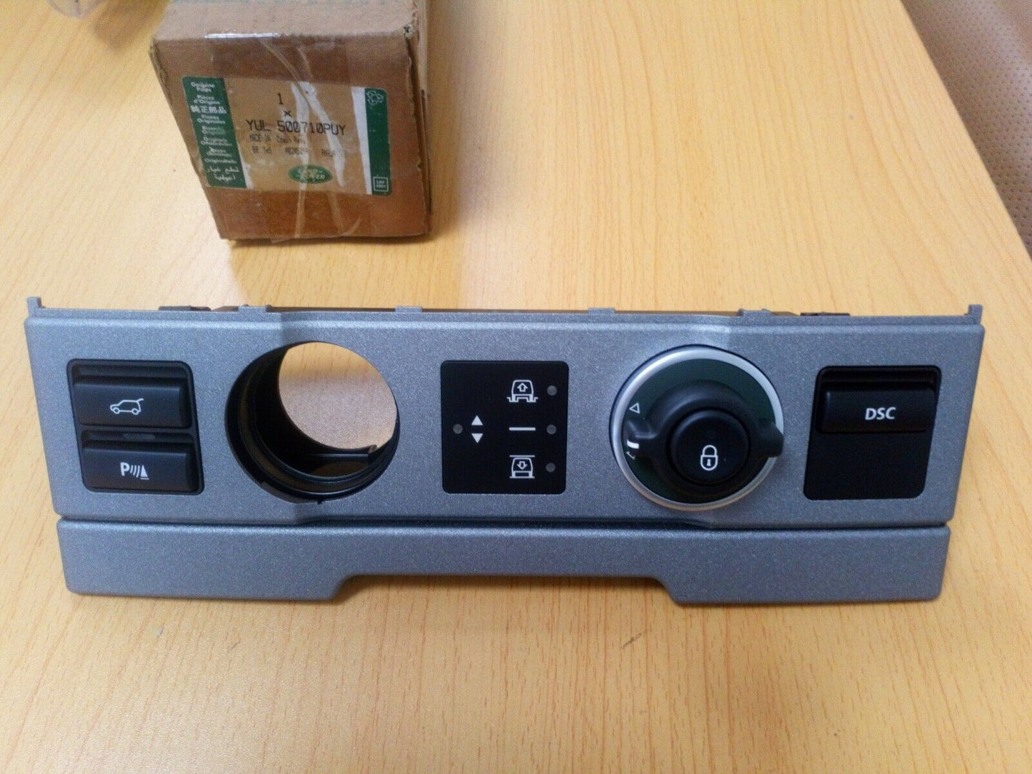 GENUINE RANGE ROVER L322 SWITCH PANEL YUL500710PUY